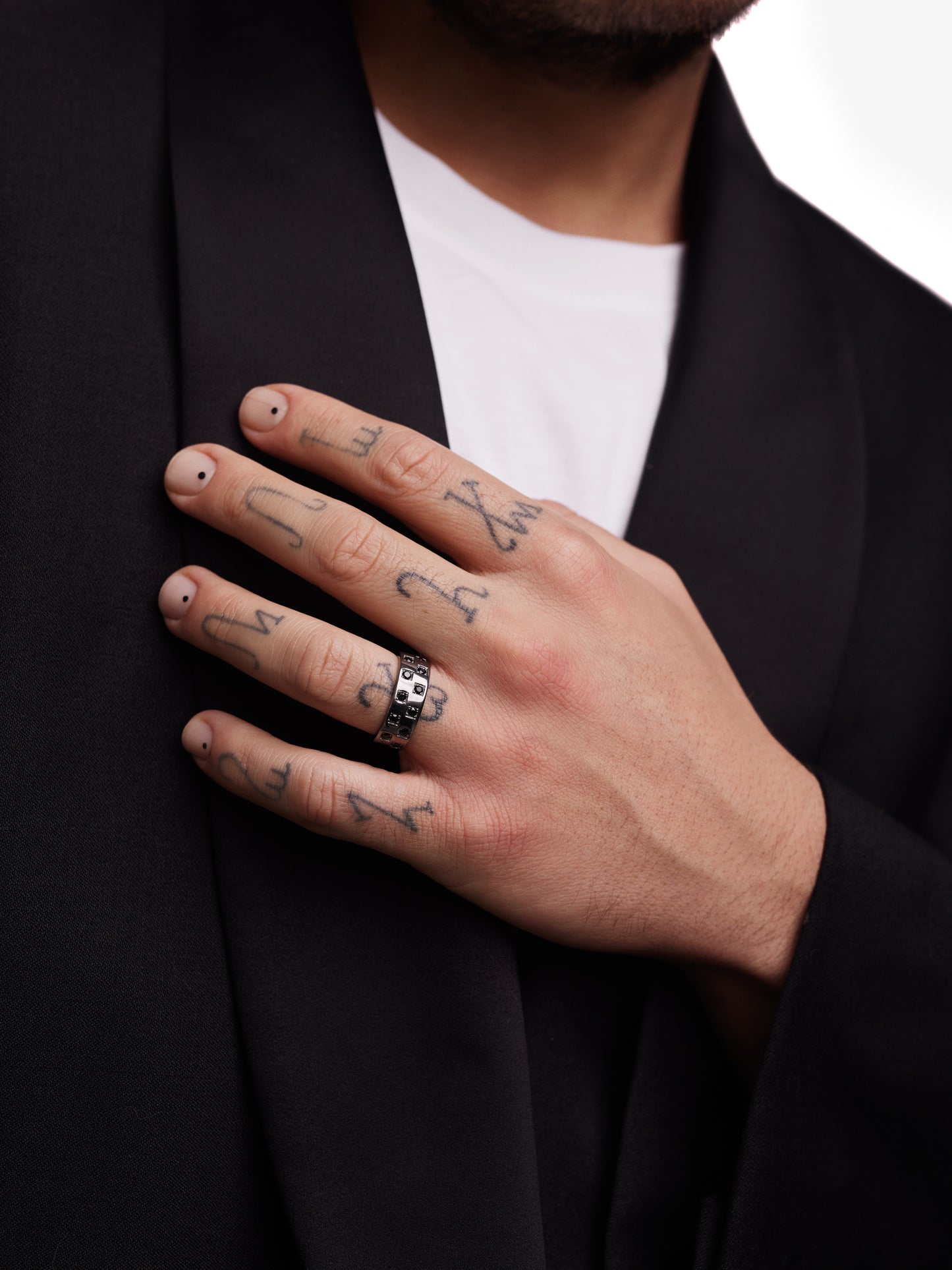 Futura ring dark